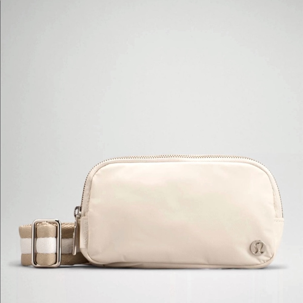 NWT Lululemon Everywhere Crossbody Belt Bag
